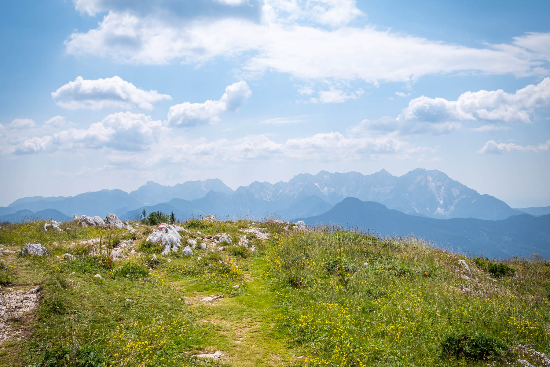 Aktivhotel Marko, Wandern, Aussicht vom Hochobir Richtung Karawanken