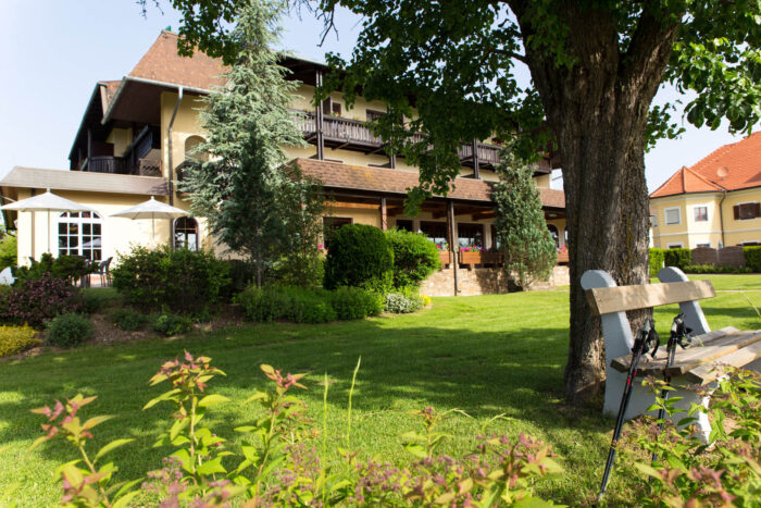 Galerie 9 Aktivhotel Marko, Aussenansicht, Garten