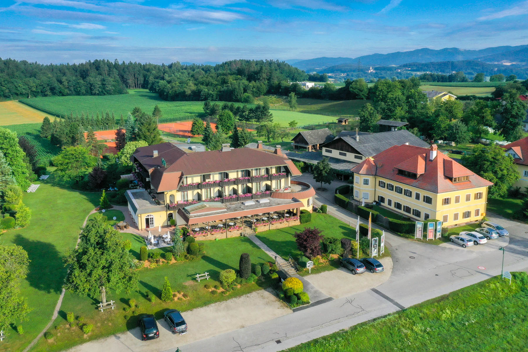 aktivhotel marko geschichte haupthaus von oben florianmori